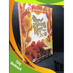 (TẶNG BOOKMARK) Hoa đồng nội 2011 năm 2010 mới 90% bẩn nhẹ RBK.TDTD1212