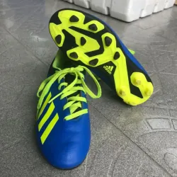 giày đá bóng của bé 956964