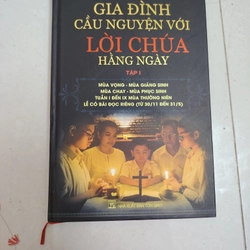 Gia đình cầu nguyện với lời chúa hằng ngày 