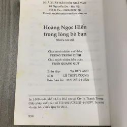 Hoàng ngọc hiến trong lòng bè bạn. 10b1 1026364