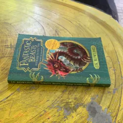 FANTASTIC BEASTS AND WHERE TO FIND THEM NEWT SCAMANDER - J.K. ROWLING 1030245