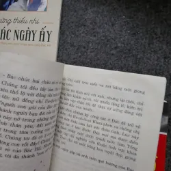 Sách Bác Hồ - có 2 cuốn ẩm nhẹ 755416