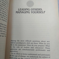 LEADERS - Warren Bennis & Burt Nanus 527606