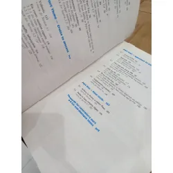 Airspeak: Radiotelephony communication for pilots - F.A.Robertson 598376