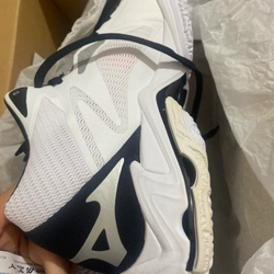 Giày bóng chuyền mizuno wave lightning z8, size 40.5, màu trắng, chính hãng mới nguyên hộp 447401
