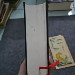 Con sẻ vàng 747317