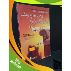 (TẶNG BOOKMARK) Nhảy múa trong bộ đồ da mới 90% bẩn nhẹ 2011 Louise Rennison RBK1604 VĂN HỌC