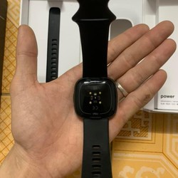 Fitbit versa 4 Like New 99% mang chưa tới 3 lần. Hàng mua bên Cana 166013