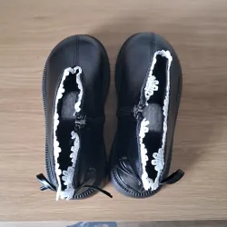 GIÀY BOOT DA MÀU ĐEN CHO BÉ GÁI SIZE 28 16CM MỚI 100% 1043891