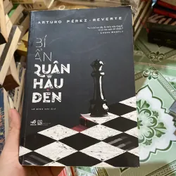 Bí ẩn quân hậu đen" (tên tiếng Anh: The Flanders Panel) của tác giả Arturo Pérez-R