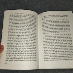GOÓCBACHỐP - BẠO LOẠN. SỰ KIỆN THÁNG TÁM NHÌN TỪ BÊN TRONG 701078