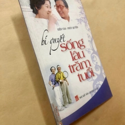 Sách Bí quyết sống lâu trăm tuổi - Kiến Văn, Phúc Quyền sưu tầm, biên soạn 307296