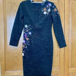 Váy dài mông tơ ghi thêu tay sườn eo và vai Seven Am size M mới 972775