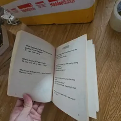 Harry Hill's Whopping Great Joke Book Giá 20k  602463