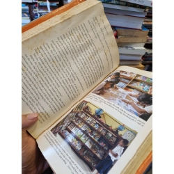 Creating Room To Read : A Story of Hope in the Battle for Global Literacy - John Wood 377085