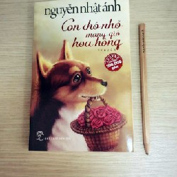Con chó nhỏ mang giỏ hoa hồng 22015