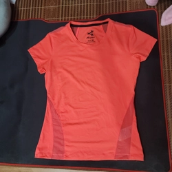 Áo Thể Thao màu Đỏ cỡ M co dãn siêu đẹp