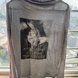 Combo 2 áo thun tay dài của United Color và Uniqlo