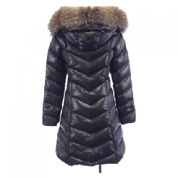 Áo khoác lông vũ MONCLER 635387