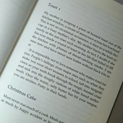 Memoir / Food Writing – Toast: the Story of a Boy's Hunger by Nigel Slater
(Hardcover) 755179