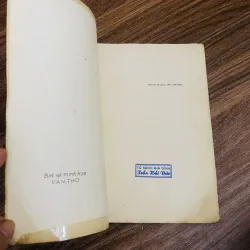 Theo chân - thơ Tố Hữu - nxb 1975 1024301