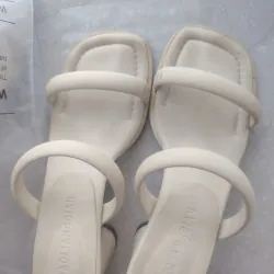 Guốc, cao gót 7p size 225 (36,5) màu kem như hình 1028796