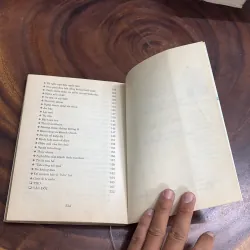 II Văn Thơ Đả Kích, Trào Phúng, Câu Đối: Vỏ Quýt Dày, Móng Tay Nhọn - Đặng Minh Phương 999187