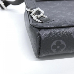 Túi đeo chéo ngoài trời Louis Vuitton Taiga Lama M30741 - Hàng hiệu Chính hãng 767141