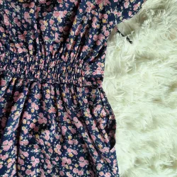 Đầm hoa nhí tay ngắn, kiểu dáng chữ A size S,M chưa qua sử dụng 934724