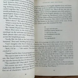 Anarchy and Old Dogs - Colin Cotterill 783030