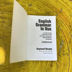 ENGLISH GRAMMAR IN USE- RAYMOND MURPHY  737047