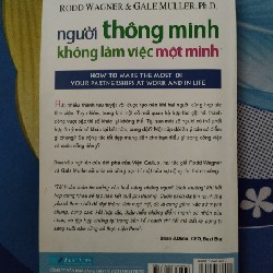 Sách người thông minh không làm việc một mình 11301