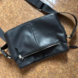 cần pass túi xách thời trang cho nam mới mua da thật 100% bao text  675075