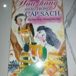 Hoa hồng giấu trong cặp sách, mới 70% (SHGH)
