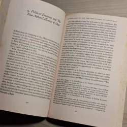 Karl Marx and Friedrich Engels - The Communist Manifesto 1010137