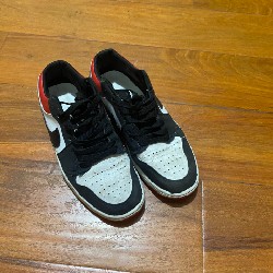 Jordan low đỏ sz42…. 16749