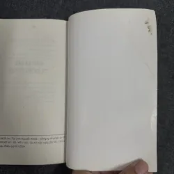 Đàn bà xấu thì không có quà - Y Ban 1010177