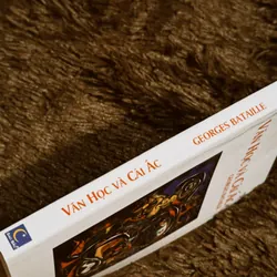 Văn học và cái ác 701866