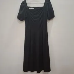 Đầm dài đen cổ rộng gợi cảm