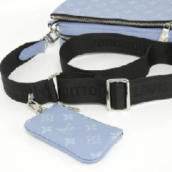 Túi messenger Louis Vuitton Taiga Lama Trio M14069 614693