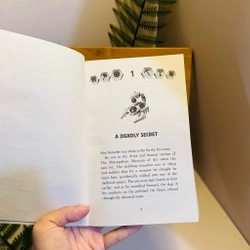 [Sách tiếng Anh 2hand] Like new 90% - Tombquest: Book of the Dead - Michael Northrop 479708
