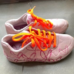 Sketchers size 36/37 tặng kèm day giày theo màu mong muốn 509674