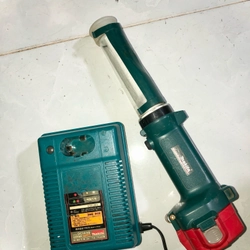Đèn chiếu sáng cầm tay Makita ML122 Nhật 477851