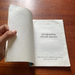 II Sách Về Bác Hồ: Vừa Đi Vừa Kể Chuyện - T. Lan - 1999 506704