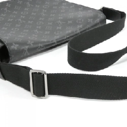 Túi xách vai Louis Vuitton Monogram Eclipse District MM M44001 - Hàng hiệu Chính hãng 776422