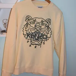 Áo sweatshirt Kenzo tay dài thêu đầu hổ màu vàng kem 760776