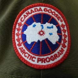 【Khuyến mãi】Áo khoác lông Canada Goose 643177