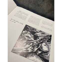 Tranh Bửu Chỉ (song ngữ Việt -Anh) -NXB Trẻ,Phương Nam phát hành 2003 -Bìa cứng, Khổ 30x30cm, 130 trang in màu -Sách lưu kho còn seal 471415
