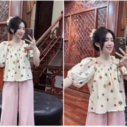 Set đồ bộ nữ: Áo cổ vuông hình hoa nhiều màu tay phồng mix quần hồng dáng suông gấu bèo