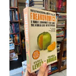 FREAKONOMICS - Steven D. Levitt and Stephen J. Dubner
